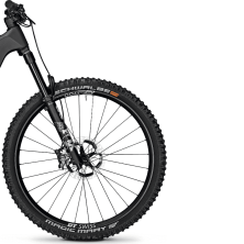 Vista frontal de la FOCUS JAM2 SL 9.9 con horquilla FOX Performance Elite y neumáticos Schwalbe.