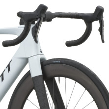 Scott Foil RC 20 2027. Bicicleta carretera. Cumulus White / Carbon Black