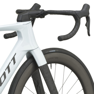 Scott Foil RC 20 2027. Bicicleta carretera. Cumulus White / Carbon Black